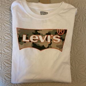New with tags, long sleeve Levi’s tee